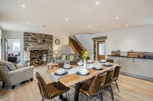 Garn Fadryn House | Brynhynog Fawr