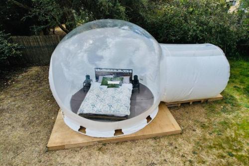 Armidale Villa | Bubble tent - Glamping + 3 Bedrooms house