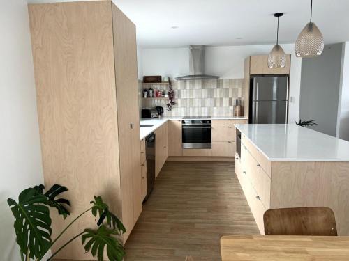 Waihi Beach House | Bubbles Bach-dog friendly, close to beach & shops!