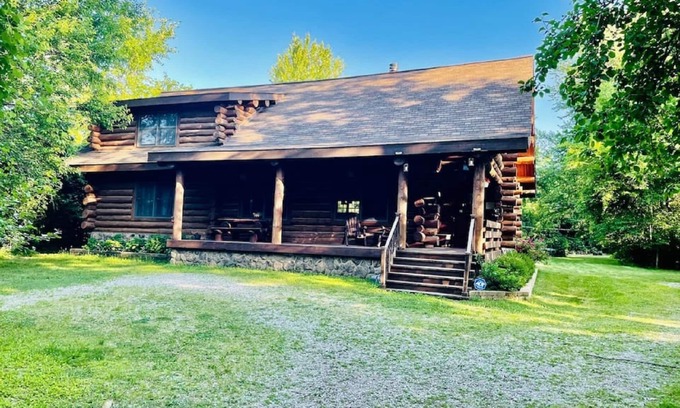 Canton House | Bud's Paradise- A beautiful cabin in the woods!