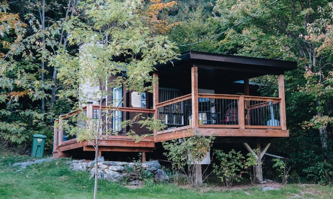 Sainte-Marie Ski Chalet | Buddy Shack: nature immersion, ideal for 4 guests, near Frampton Brasse, golf, W