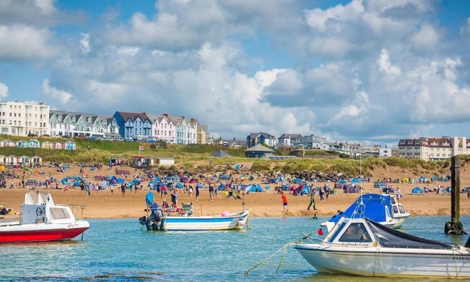 Bude Cabin | Bude - Cabin - Sleeps 6 - Parking - Pool