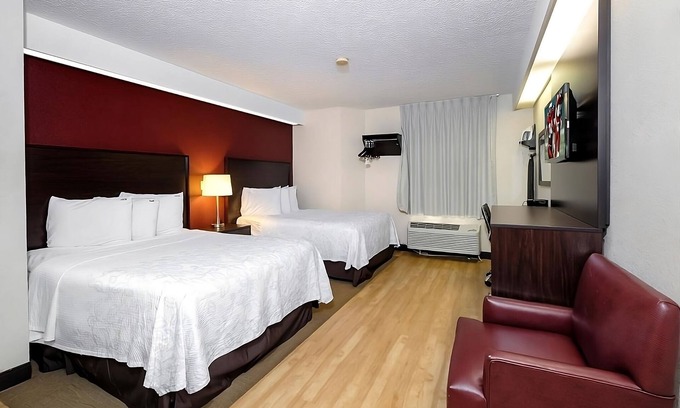 Palm Coast Hotel | Budget-Friendly Suites Close to Florida Agricultural Museum w/Pool & Hot Tub!