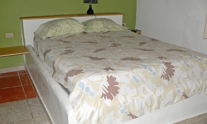 La Mulata Apartment | Budget room with cable TV/Internet in hotel with on-site restaurant
