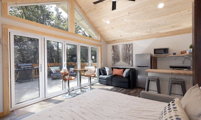 Arrowhead Villas House | Bugsy’s Inside Out Hideaway|Private|Nature
