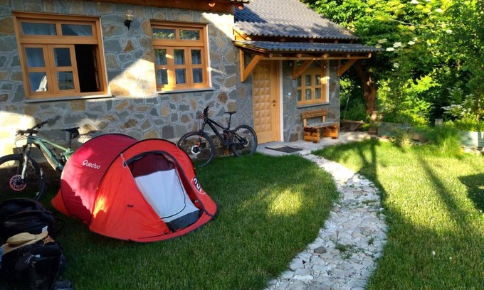 Albania House | Bujtina Peshtan Guesthouse&Camping