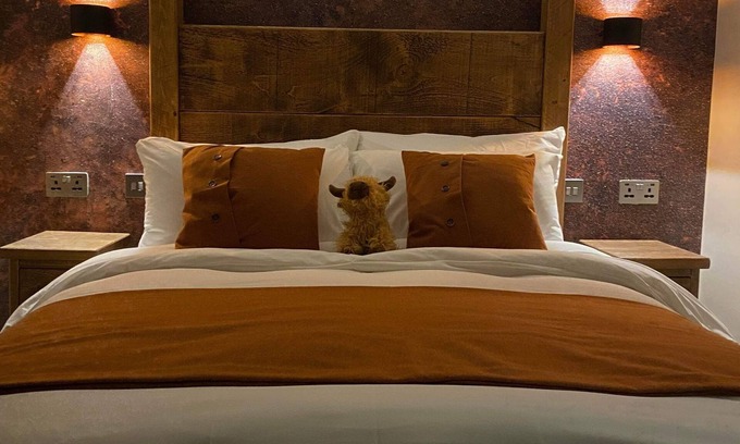 Holymoorside House | Bulls Head - Holymoorside