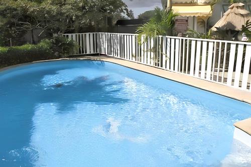Morne Rouge House | Bungalow charmant à Sainte-Rose avec piscine partagée