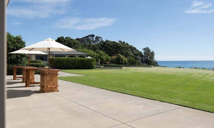 Pitone House | Bungalow Coastal Retreat with Sea Views