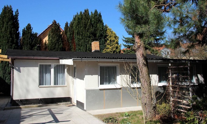 Marzahn-Hellersdorf House | Bungalow Gartenidyll, Berlin