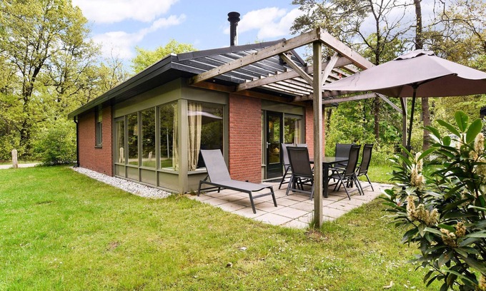 Krachtighuizen House | Bungalow in Putten with Private Sauna