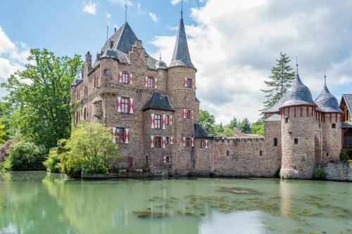 Mechernich House | Burg Satzvey