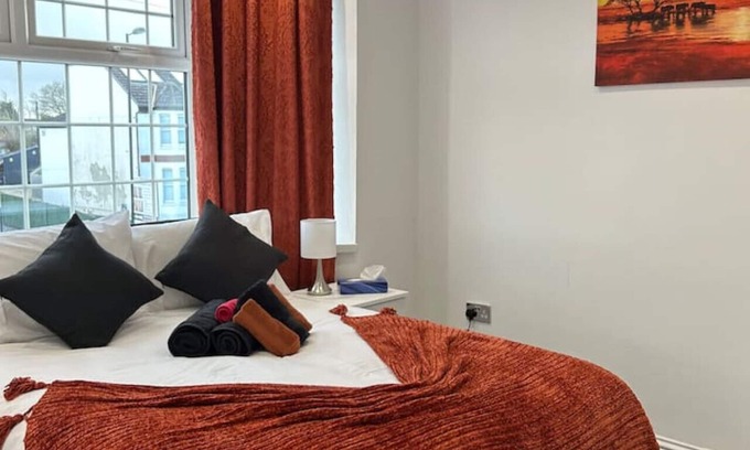 Southampton House | Burgess house - Luxury and spacious 3 bedroom home in Southampton