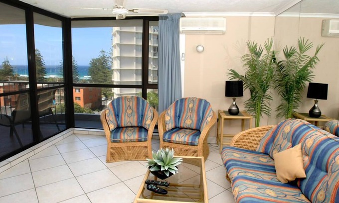 Burleigh Heads Apartment | Burleigh Gardens North Hi-Rise