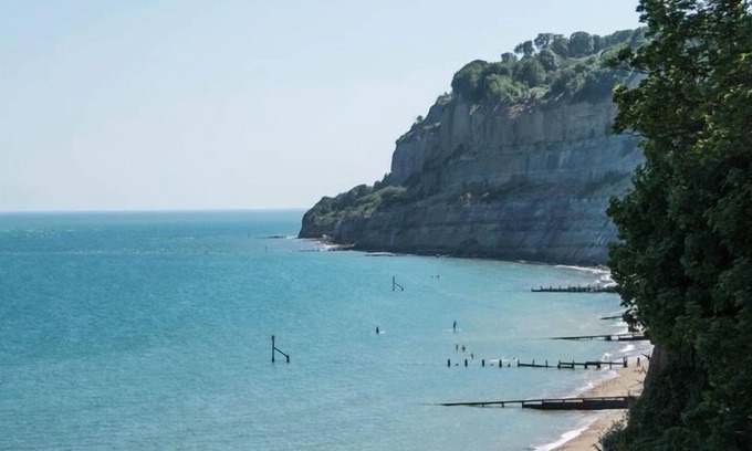 Sandown Hotel | Burlington Hotel