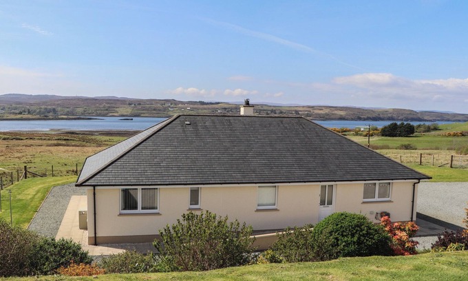 Eyre Cottage | BURNSIDE COTTAGE, luxury holiday cottage, with open fire in Portree