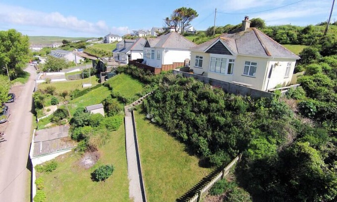 Polzeath Cottage | BURWYN, family friendly in Polzeath