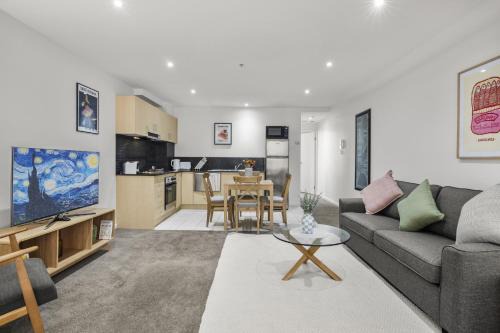 Fitzroy Apartment | Bustling Fitzroy Eateries and Bars Nearby