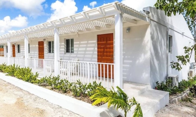 Kew Town Settlement Apartment | Buttonwood Lodge Unit #5