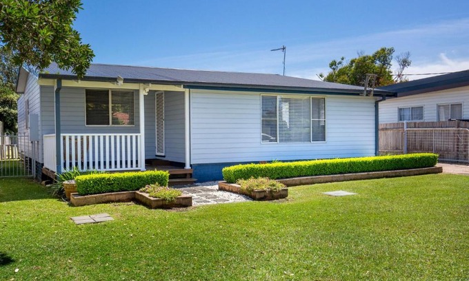 Culburra Beach House | Buwadi I Pet Friendly I 3 Mins Walk to Beach