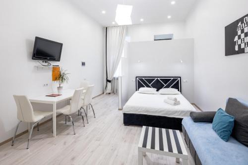 Lviv City Center Apartment | BV Apartments Black and White