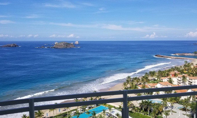Ixtapa Condo | BVG "Penthouse", largest unit w/XL wrap around deck !