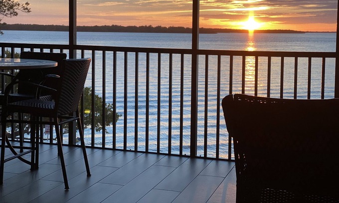 Punta Rassa Condo | BVT #133 CAPTIVATING WATER VIEW 2 BED CONDO MINUTES FROM SANIBEL ISLAND