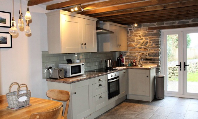 Llanddewi Brefi House | Bwthyn Iorwg - Two Bedroom House, Sleeps 4
