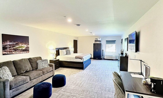 Sandusky Hotel | By Cedar Point Sports Force Kalahari Sleeps 6!