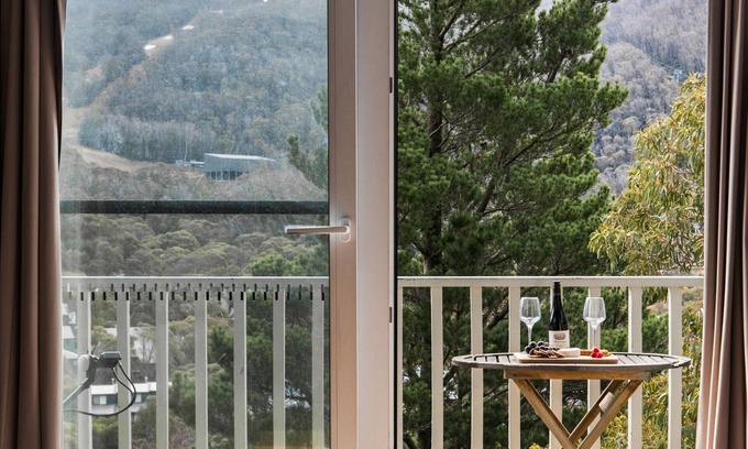 Thredbo Apartment | Byadbo 10 is a newly refurbished two-bedroom apartment in Thredbo.