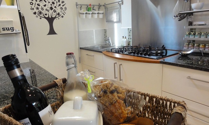 Louth House | BYFORD LODGE Luxury self catering 2 Bedroom, 2 Bathroom, Private Parking Louth