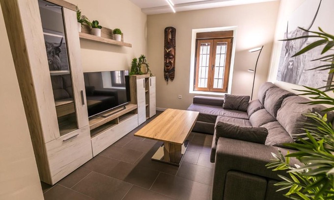 Jaen Apartment | Céntrico y moderno con piscina y parking