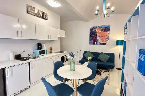 Altlerchenfeld Apartment | C’est la vie à Paris Apartment