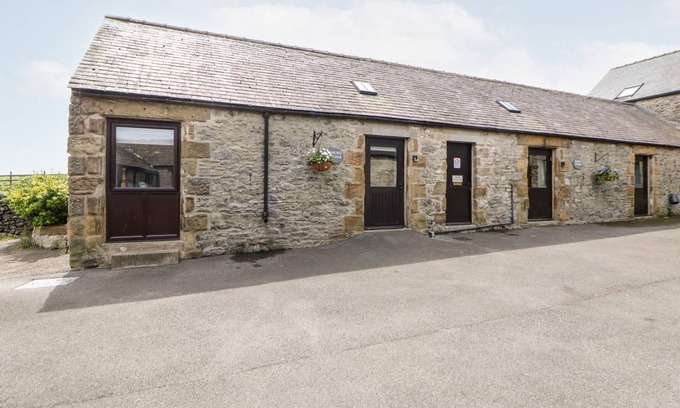 Over Haddon Cottage | Cabin ∙ 1 bedroom ∙ 2 guests