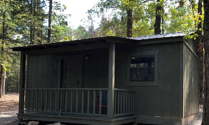 Morrilton House | Cabin 1: The honeymoon cabin