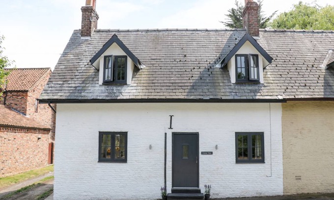 North Dalton Cottage | Cabin ∙ 2 bedrooms ∙ 4 guests