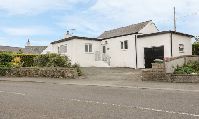 Amlwch Cottage | Cabin ∙ 2 bedrooms ∙ 4 guests