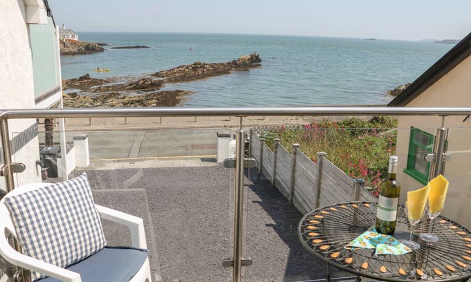Amlwch Cottage | Cabin ∙ 2 bedrooms ∙ 4 guests