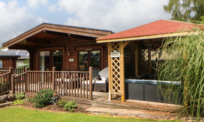 Northallerton Cottage | Cabin ∙ 2 bedrooms ∙ 4 guests