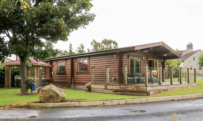 Northallerton Cottage | Cabin ∙ 2 bedrooms ∙ 4 guests