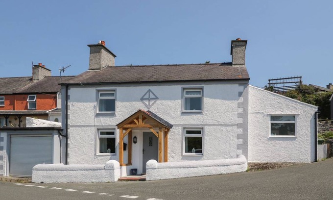 Amlwch Cottage | Cabin ∙ 2 bedrooms ∙ 5 guests