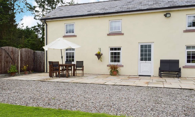 Knott End-on-Sea Cottage | Cabin ∙ 2 bedrooms ∙ 4 guests