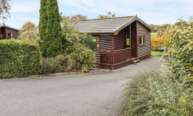 Ardue Cabin | CABIN 2, pet friendly, with a garden in Ballyconnell, County Cavan