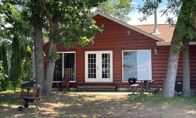 Isle Cabin | Cabin 2 steps from the water