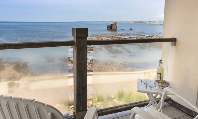 Burgh Island Cottage | Cabin ∙ 3 bedrooms ∙ 6 guests