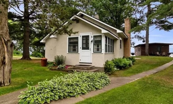 Pine River Apartment | Cabin 5 at Heath's Resort