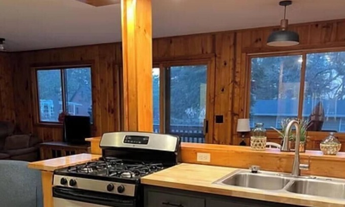 Pine River Apartment | Cabin 6 at Heath's Resort