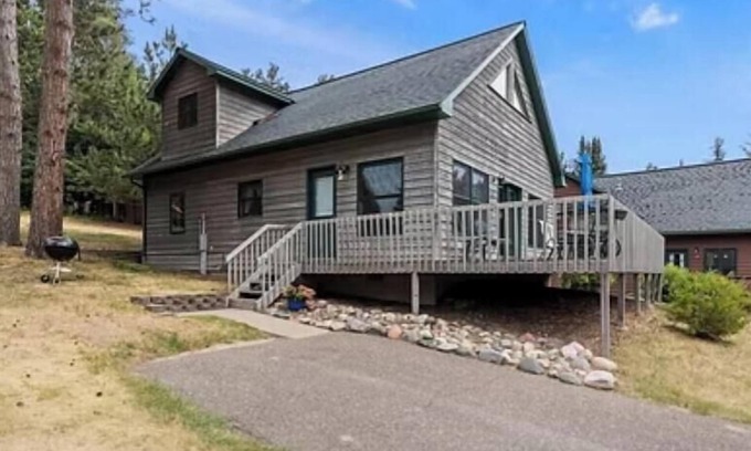 Pine River Apartment | Cabin 8 at Heath's Resort