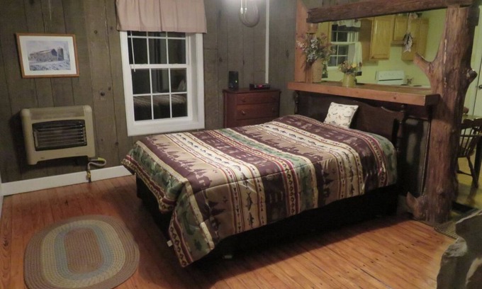 East Bernstadt Cabin | Cabin by the Pond