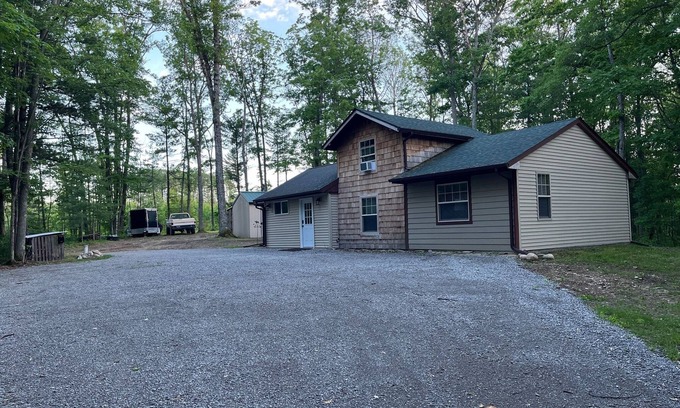 Crawford County Cabin | CABIN IN THE WOODS 3-2, Sleeps 8, 10 acres, pet friendly close to ORV trails!